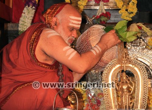 Jagadguru performs Kumbhabhisheka at Shankaranarayana
