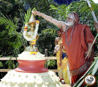 Jagadguru conducts Kumbhabhishekas