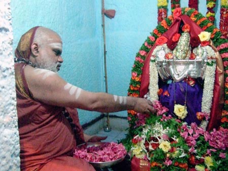 Jagadguru conducts Kumbhabhishekhas at temples