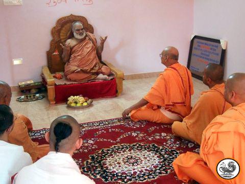 Monks of Ramakrishna Math call on Jagadguru